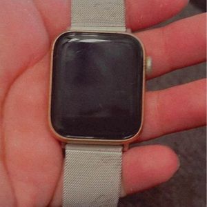 Apple Watch Series 5. It is rose gold